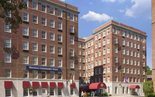 Sheraton Commander Hotel