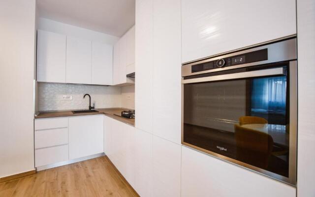 Spacious & Bright 2 bedroom Central Apartment