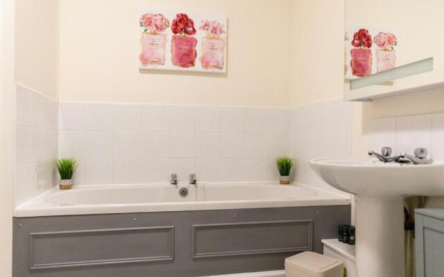 Stylish Modern Apartment in the heart of Ryde