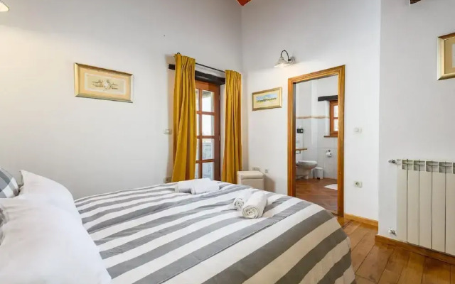 Beautiful Stone Villa in Tinjan With Swimming Pool