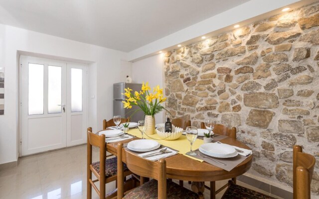 Stunning Home in Rab With Wifi and 3 Bedrooms
