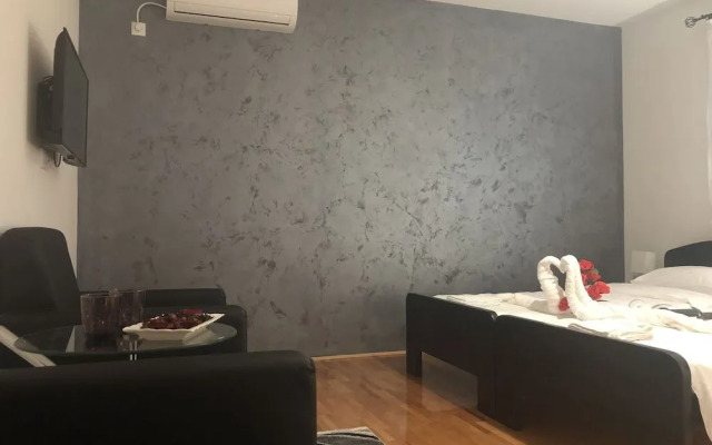 Airport Belgrade Rest Apartments Hotel