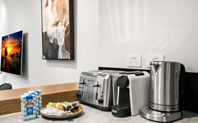 Stylish 3-bed Townhouse in Vibrant Fitzroy
