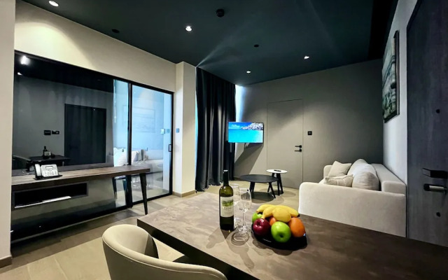 128 LIM - 2002 Stay Only Tower Suite