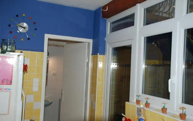 Volets Bleus et Briques Rouges