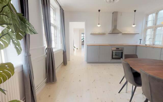 ★189m2 NEW Luxury Apt - City Central★PROF Cleaning
