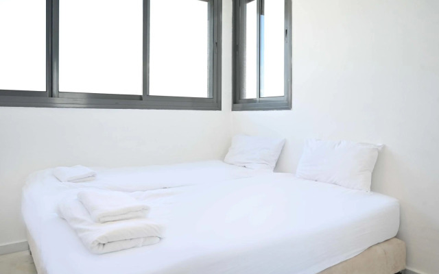 Beautiful 4BR Penthouse in Sheinkin street by HolyGuest