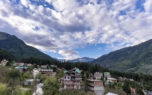 OYO Home 19573 Lush View Stay