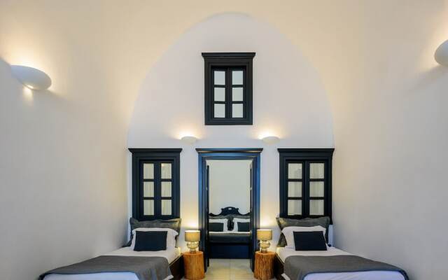 Firalia, Casa In Rock Suites