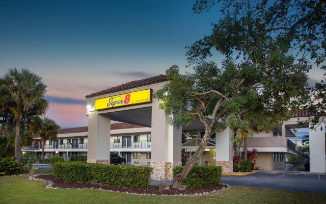 Super 8 By Wyndham Naples