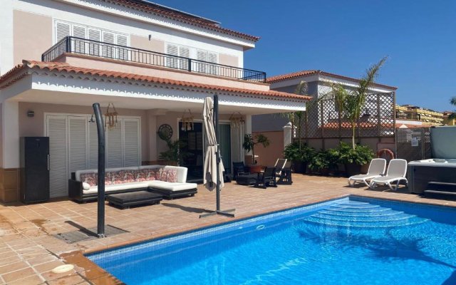 Self Catering Luxury Villa in the beautiful area of Puerto Santiago Tenerife with 5 bedrooms 2 Sofabeds for up to 10 guests private swimming pool and many other activities to entertain the family Secure parking for 2 cars and disabled access throughout