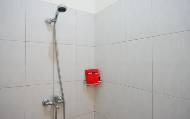 RedDoorz near Alun Alun Kudus 2