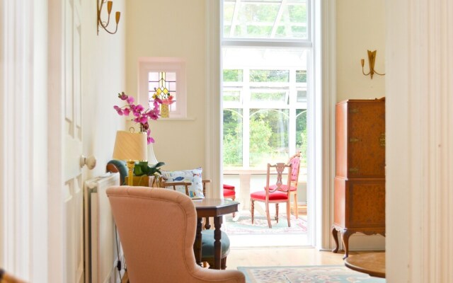 Imposing 2-bed House in Newport