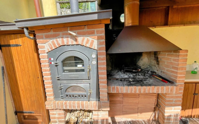 Vicolo - Sleeps 5 With air Con, Wifi, Balcony for Dining and Pool
