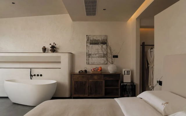 Floating Life Boundless Wild Resort