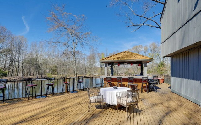 Stunning Southaven Estate: Pool & Spacious Deck!