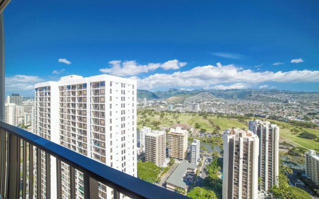 Waikiki Sunset Close to Beach with Parking