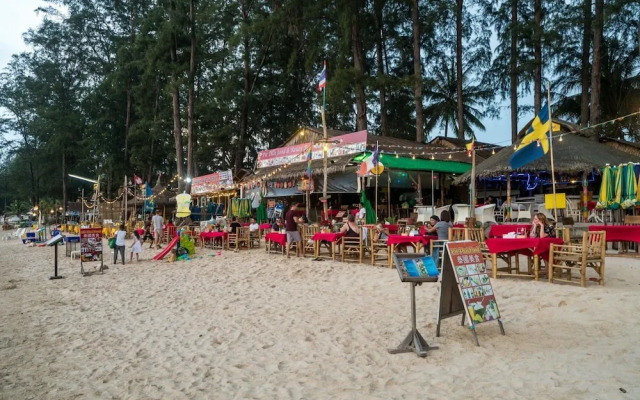 Beachfront Apartment - Walk in the Sand