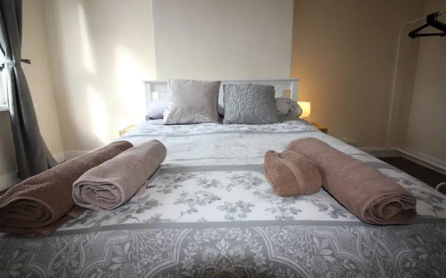 2 Bedroom Family Home near Leeds City Center