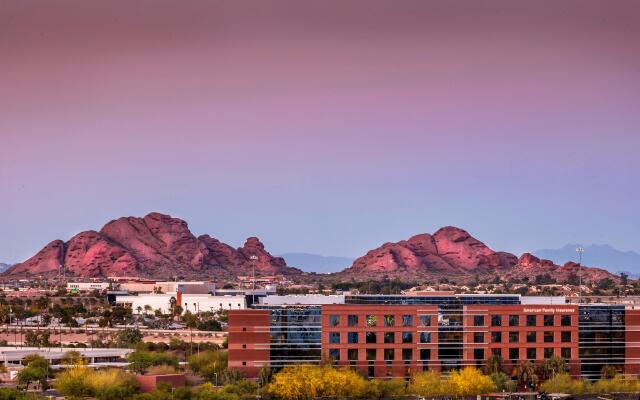 Crowne Plaza Phoenix Airport - PHX