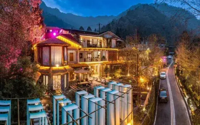 Qingcheng Banshan Guishu Villa Hot Spring Hotel