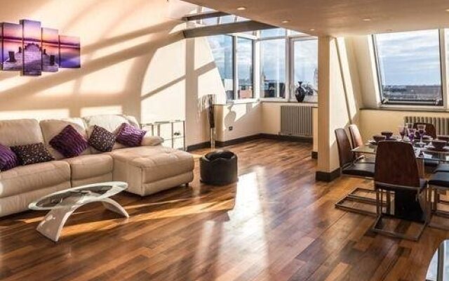Shelton House Apartment