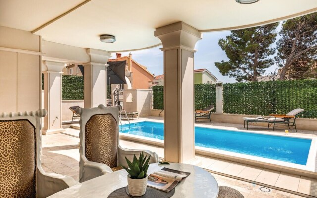 Stunning Home in Makarska with Hot Tub, Sauna & 9 Bedrooms