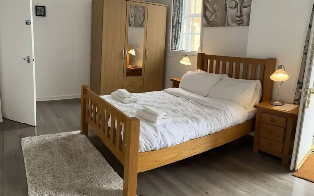2-bed Historic Apartment in old Town Edinburgh
