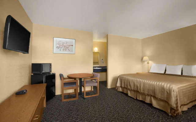 Travelodge by Wyndham Wenatchee