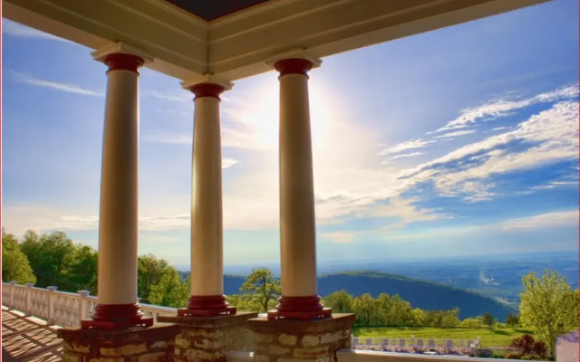 The Historic Summit Inn