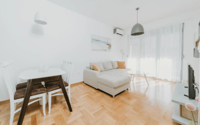 Spacious Modern New 48 m2 flat + free parking