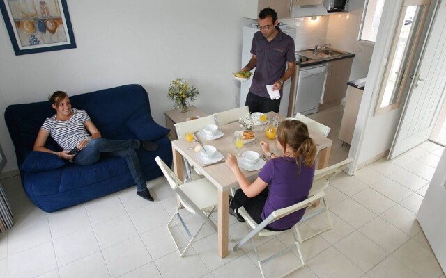 Semi-detached holiday home in beautiful historic Brittany