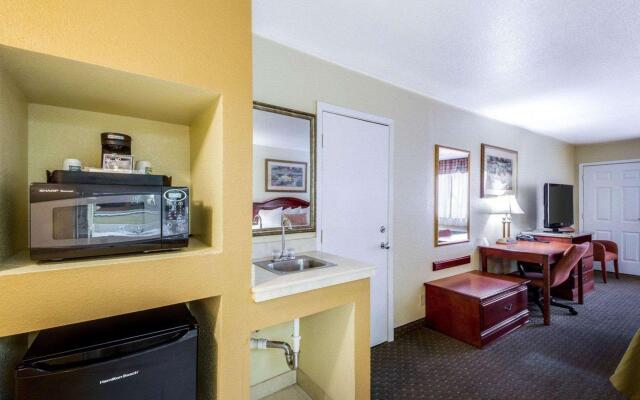 Econo Lodge Inn & Suites Eagle Pass