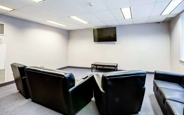 Residence & Conference Centre - Niagara-on-the-Lake