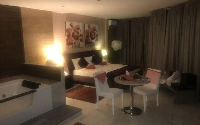Delora Hotel and Suites