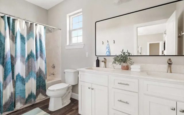 Sleeps 18! Private Pool, Hot Tub, Near Beach Miramar Dream House by Avantstay