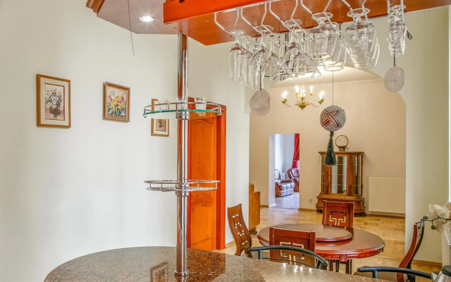 Grand Lviv Apartment I (1 of 3)