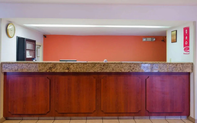 Econo Lodge Inn and Suites