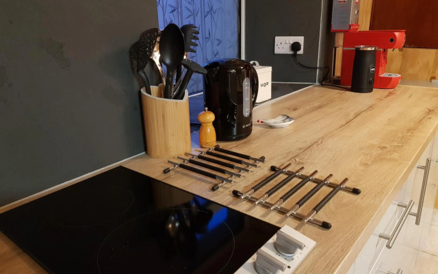 Luxurious underfloor heated Yurt with Hot tub