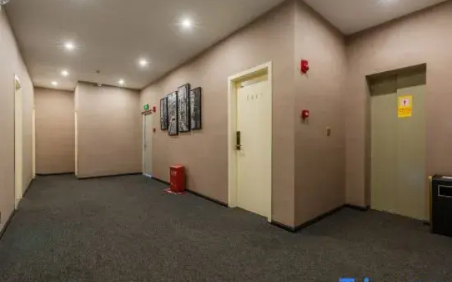 Zhenning Qianyi Hotel