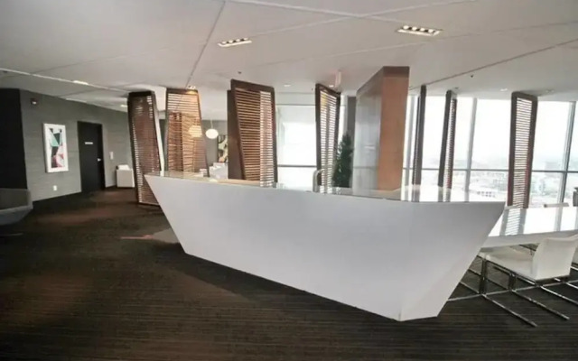 Presidential 1 Bedroom Condo across CN Tower