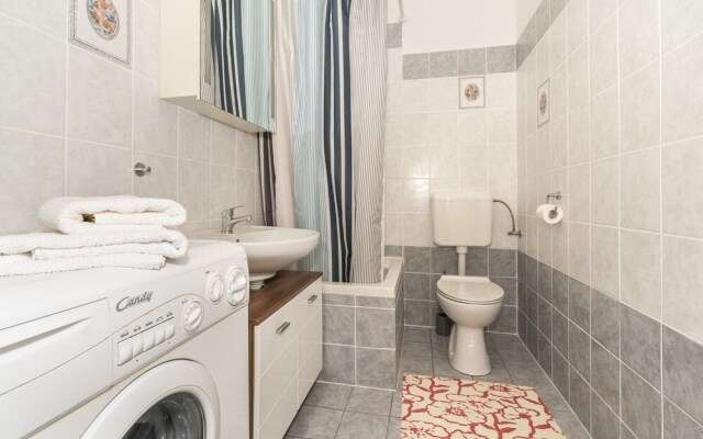 Apt. With Patio in the Very Center of Split