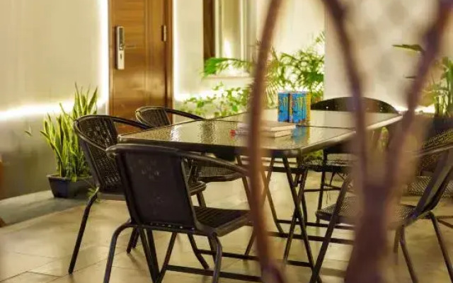 Banyan Tree Courtyard Homestay (Beihai Yintan Branch)