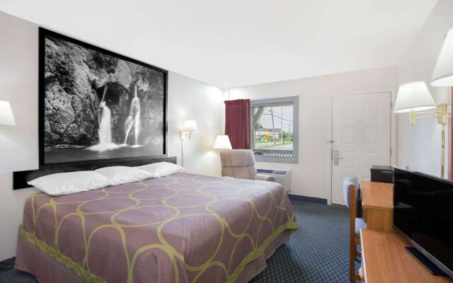 Super 8 by Wyndham Christiansburg