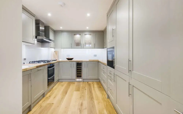 The Earl's Court Square Garden Apartment - ALBS