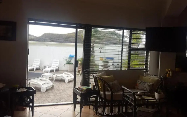 Au Plais De Langebaan at Palm Tree Villa