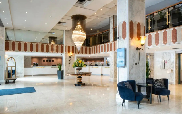 Danubius Hotel Regents Park - Image 2