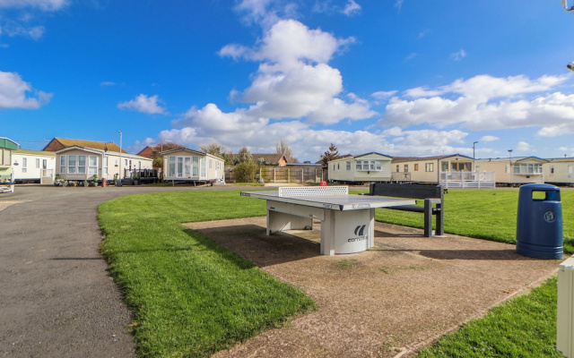 The Beachside Hideout - St Michaels and Browns Caravan Park