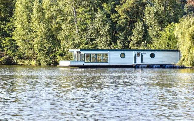 Houseboat - best place in Prague