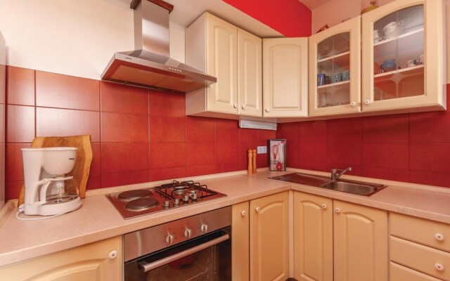 Beautiful Home in Kanica With Wifi and 2 Bedrooms